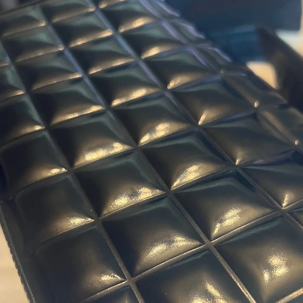 🖤 Authentic Vintage CHANEL Chocolate Bar Flap Bag 🖤 - Picture 7 of 16